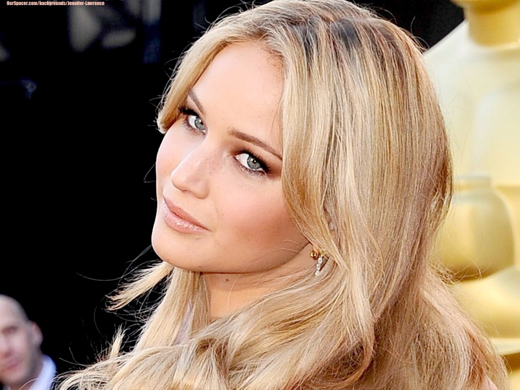 Jennifer-Lawrence-blonde-gorgeous-look